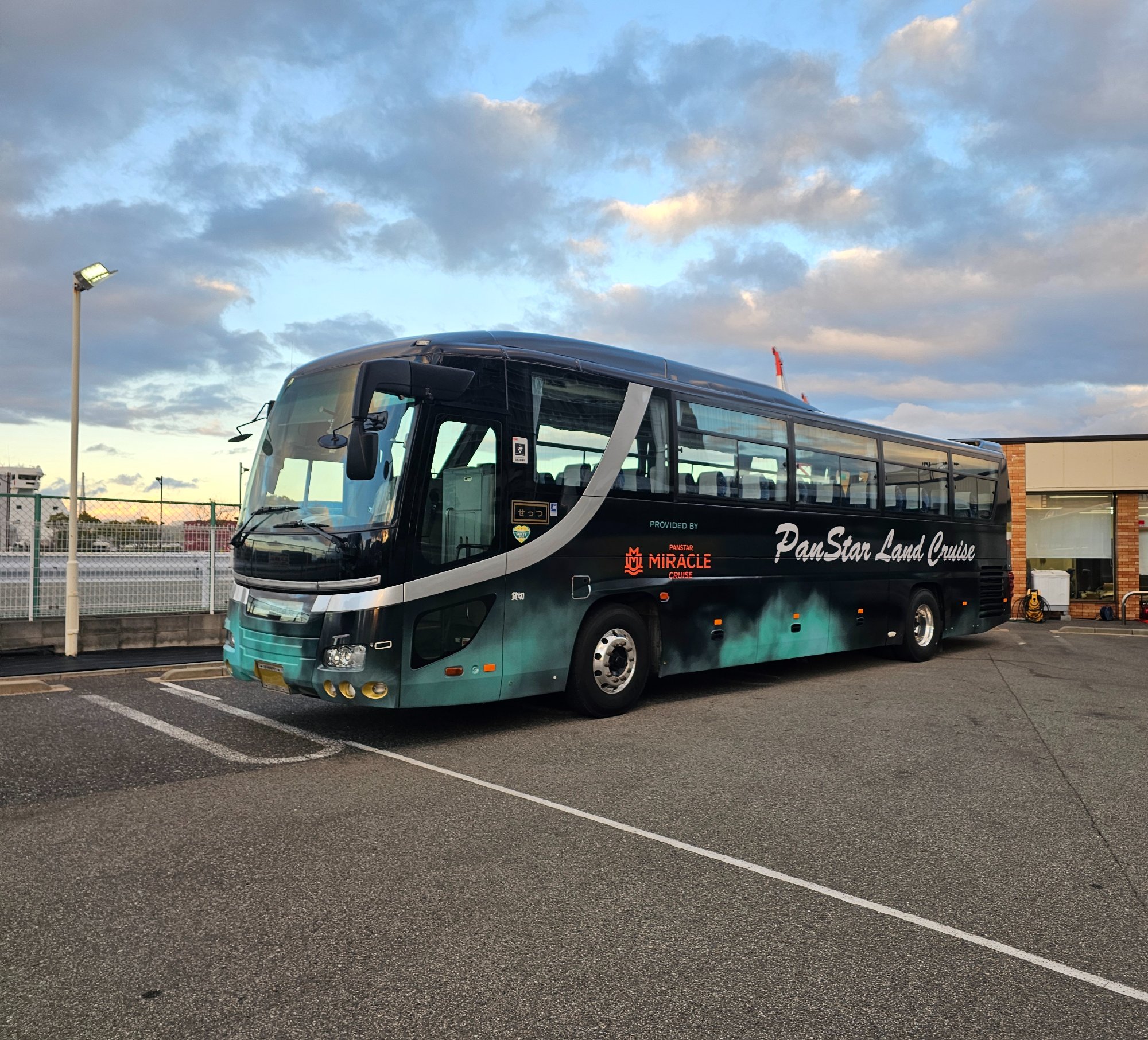 Miracle Link Pass Bus